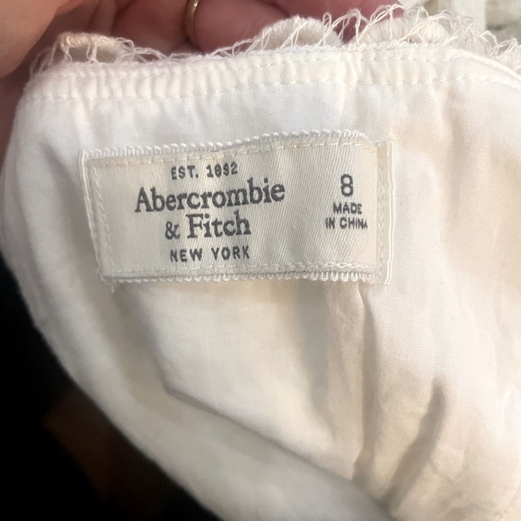 White short dress with crochet detail - Picture 3 of 3